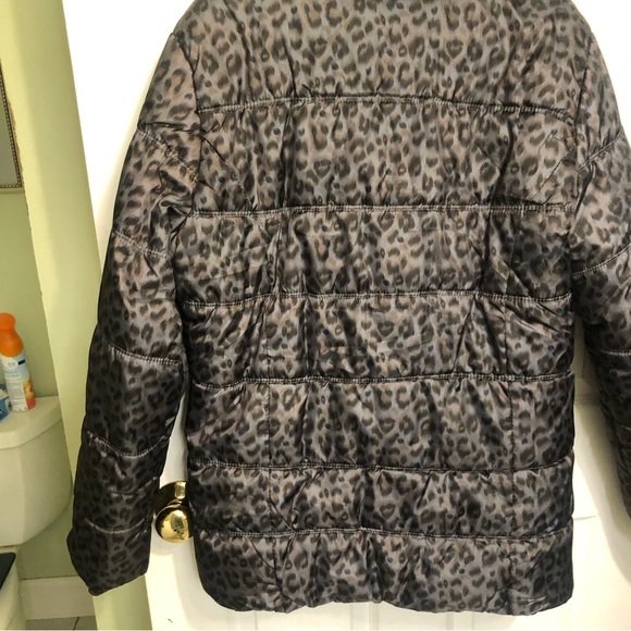 EUC Black and Gray Cheetah Winter Puffer Jacket medium - Picture 5 of 5